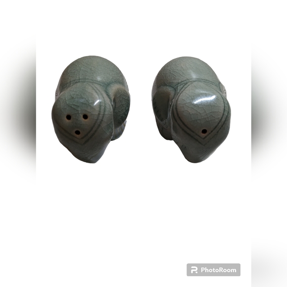 Vintage Blue Green Elephant Salt and Pepper Shakers Ceramic - Picture 5 of 5